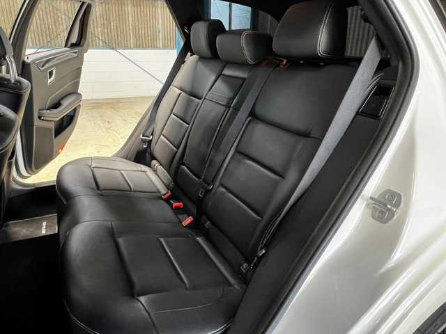 後席シート/使用感はほぼなく、非常にキレイなコンディションを保っています!
