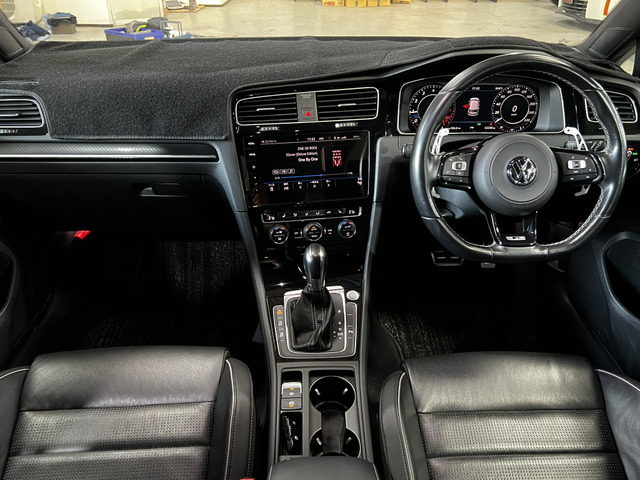 �C���e���A/���ɃL���C�ȏ�Ԃ�ۂ��Ă��܂�!�o�[�`�����R�b�N�s�b�g���ڂŃh���C�o�[���_�ł̑��삪�i�i�ɂ��₷���Ȃ������f���ł�!