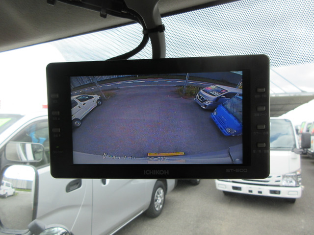 ���o�b�N���j�^�[�t���ł���