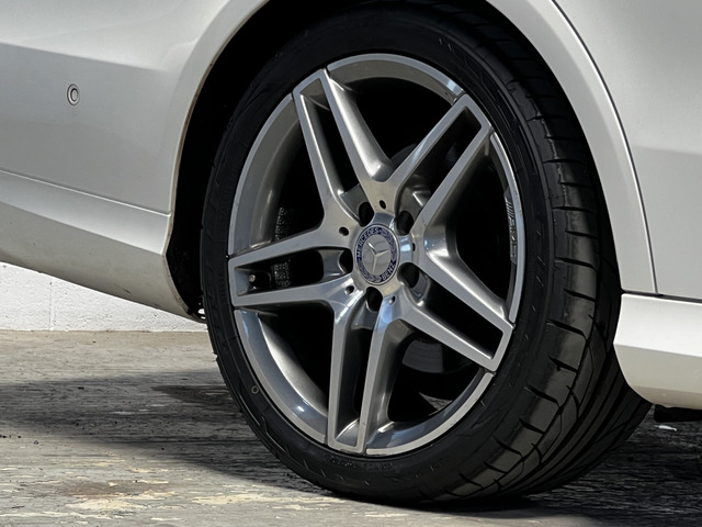 ホイール傷/若干のガリキズがあります!おクルマのご購入と併せてお好みのホイールへの変更なども承れますので、是非ご相談ください!