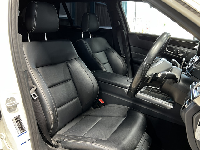 運転席シート/本革&シートヒーターオプション装着車です!サイドサポート表皮に若干の傷みがありますが、内部クッションは生きています!リペアなども可能ですので是非ご相談いただければと思います!