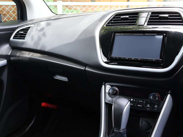 �n�f�WTV[�t���Z�O&�����Z�O�����؊�]/CD&DVD�Đ�/AM&FM���W�I/SD�J�[�h/USB&Bluetooth�ڑ��Ή��i�r�Q�[�V�����V�X�e���ȂǃI�v�V�����������܂ߑ������[�����Ă���܂�!!