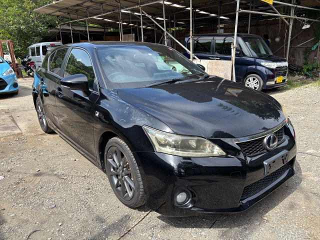 CT(レクサス) 200h Fスポーツ　サンルーフ シートヒーター ナビ ETC 中古車画像