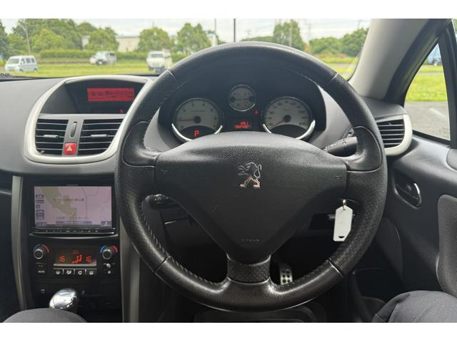 �������d�グ�������̓V�[�g�N���[�j���O���s���A�����̓h���̗򉻂ł̃x�g�c�L�Ȃǂ͂��ꂢ�ɏ������ăR�[�e�B���O���{�H���Ă���܂��B�e��C�ɂȂ�_���[�W��C�ׂ̈Ɋe��C�̃v���t�F�b�V���i�������p�ӂ��Ă܂�