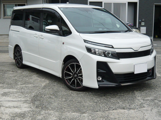 ヴォクシー(トヨタ) 2.0 ZS GR スポーツ　1オーナー 中古車画像