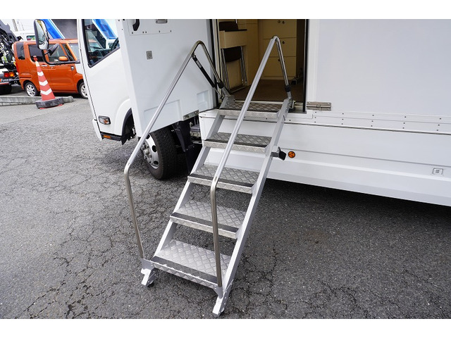 �V�Ԓ����������Ă���܂��B���g�p�̎ԂȂǂ����Ŕ[���������g���b�N����������u���Ă���܂��̂ł������������B