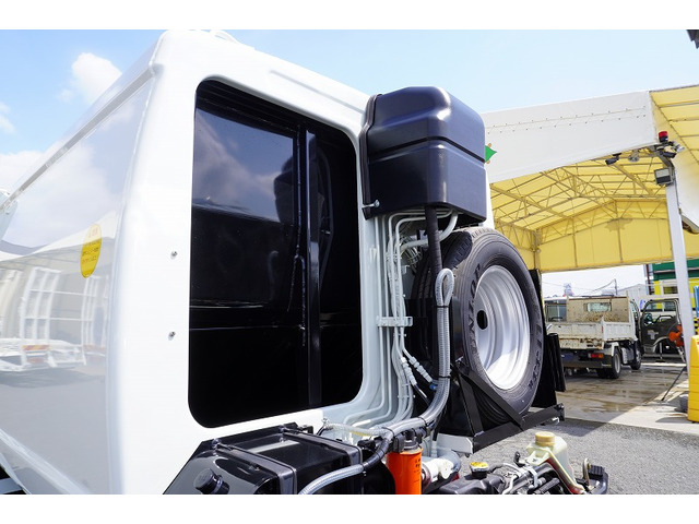 豊富なトラック、商用車、ハイエースなど取り扱っております。一度HPご覧ください。http://www.vantruck.co.jp/