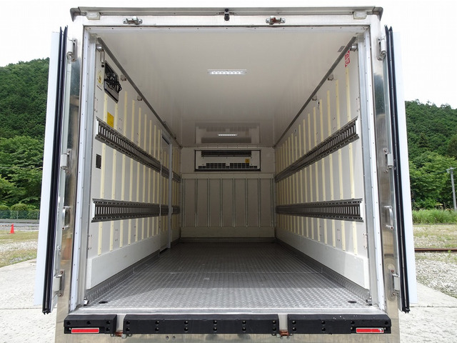 デュトロ冷蔵冷凍車