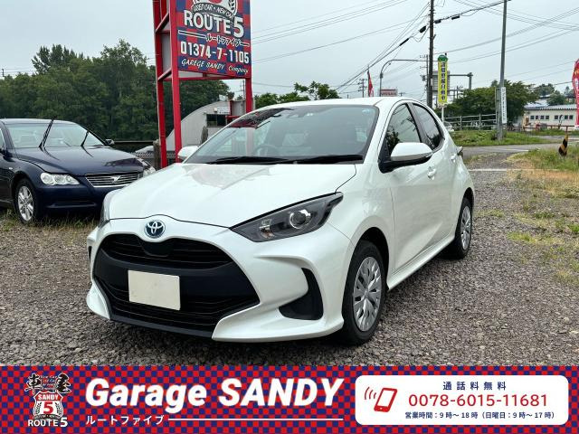 ヤリス(トヨタ) 1.5 ハイブリッド G E-Four 4WD　ディスプレイオーディオ バックカメラ 中古車画像
