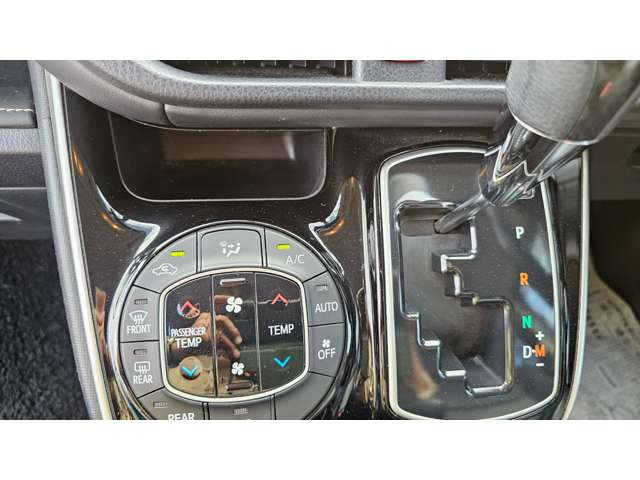 �X�^�b�t�ꓯ�A���J�Ȑڋq�ł��q�l�̂����X�����҂����Ă���܂��B