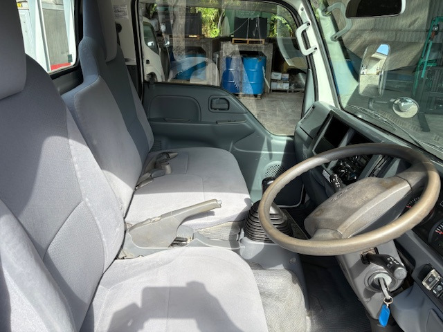 エルフ100 3.0 フルスーパーロー ディーゼル 4WD