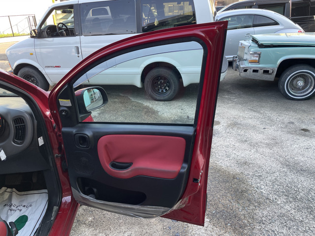 程度が悪い車が安いのは当たり前です。当店はコストを安く!薄利多売価格設定でお客様が良質安価な車両に出会える事にこだわっております。少し年式が古くても程度の良い車両は沢山あります!