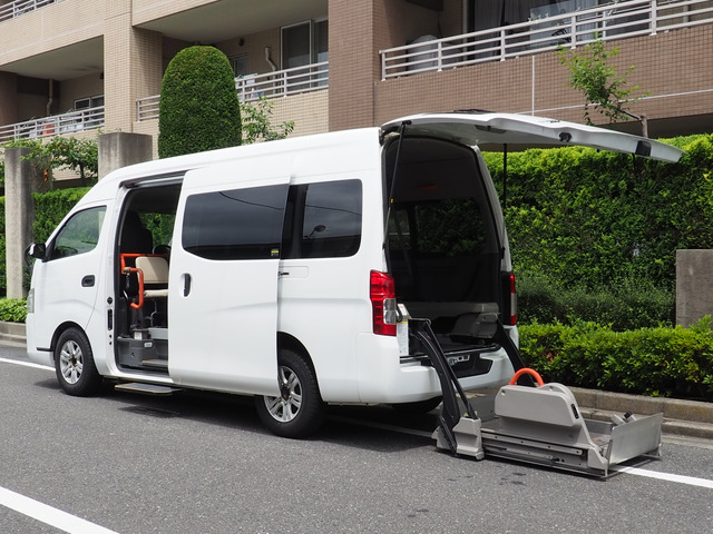 日産キャラバン10人乗り 4WD ディーゼル 5速マニュアルシフト 日産キャラバン10人乗り 4WD ディーゼル 5速マニュアルシフト