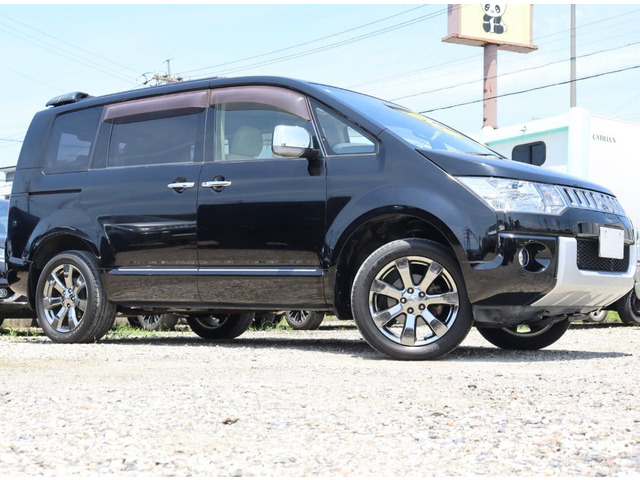 三菱の人気ナンバーワン車種!デリカD:5を格安入庫です!!!