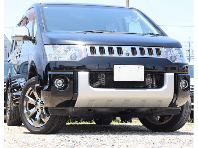 内外装の状態につきましては中古車となりますので経年劣化等による年式相応の使用感はありますが、年式と走行距離から鑑みましても良い状態を保っております。