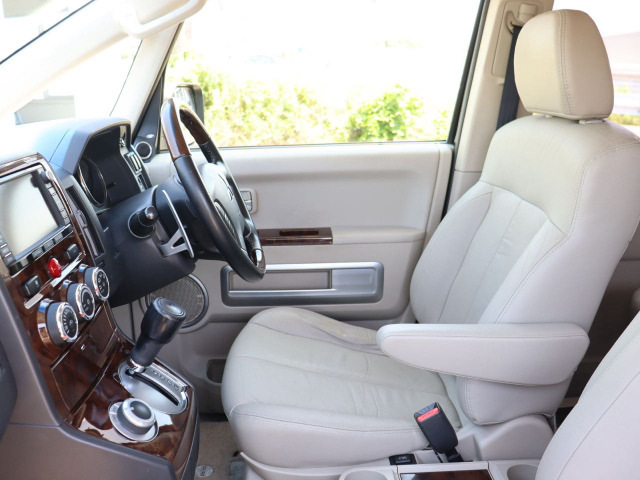 現車確認につきましては事前にご希望日時をお伝えいただけましたら可能な限りご都合に合わせさせていただきますのでお気軽にお問い合わせください。