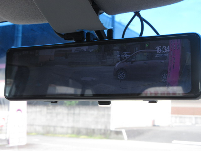 �O��h���C�u���R�[�_�[���t���Ă��܂��B