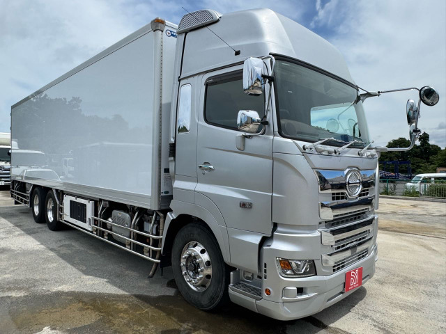 プロフィア冷凍冷蔵車