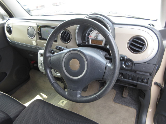 内装はキズや汚れの少ない綺麗な内装です。