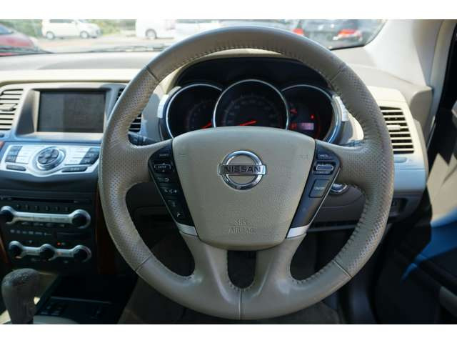 �X�e�A�����O�X�C�b�`���^�]���Ƀn���h�������𗣂����ɁA������O�Ɍ������܂ܑ���ł��邽�߁A�e���^�]�ɂ�鎖�̂̃��X�N���y���ł��܂��B