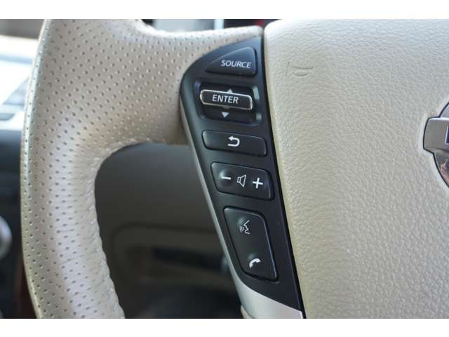 ���X�e�A�����O�X�C�b�`���^�]���Ƀn���h�������𗣂����ɁA������O�Ɍ������܂ܑ���ł��邽�߁A�e���^�]�ɂ�鎖�̂̃��X�N���y���ł��܂��B