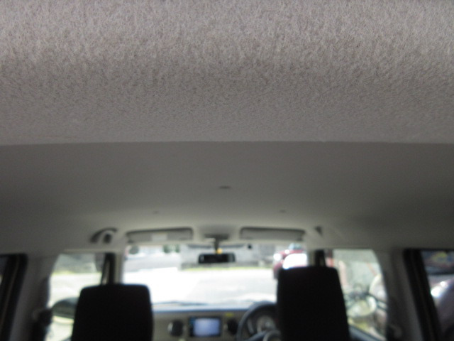 天井は黄ばみ汚れも少ない、とても綺麗な天井です。