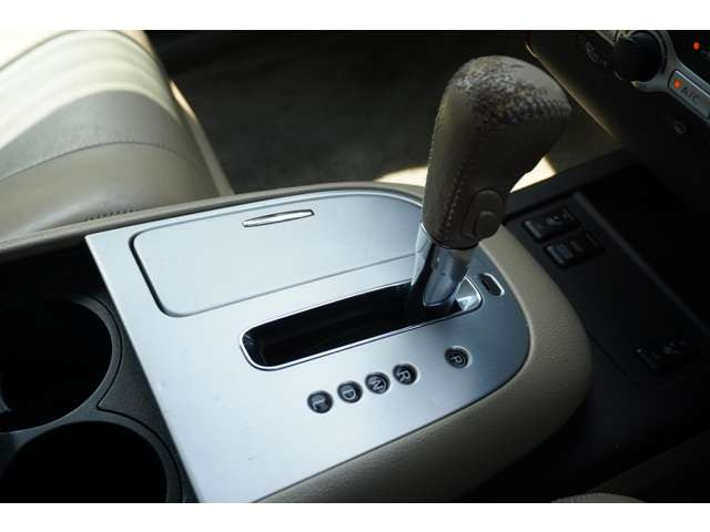 ���t���A�V�t�g�ł����V�t�g�|�W�V������c�����₷���A�n���h������ƃV�t�g����𖾊m�ɋ�ʂł��邽�߁A�둀�삪���Ȃ��Ƃ��������b�g������܂��B