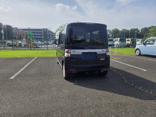 使いやすいハッチバックトランクです。(支払総額15.8万円・圏内に限り・タイミングチェーンですのでベルト交換必要ございません)