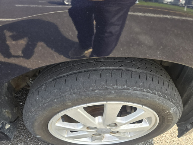 タイヤの溝もございます。(支払総額15.8万円・圏内に限り・タイミングチェーンですのでベルト交換必要ございません)