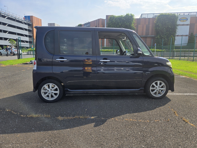 プライバシーガラス付きです。(支払総額15.8万円・圏内に限り・タイミングチェーンですのでベルト交換必要ございません)