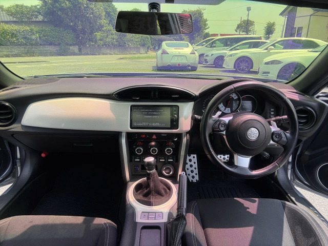 無駄のないシンプルかつ実用性に特化した内装