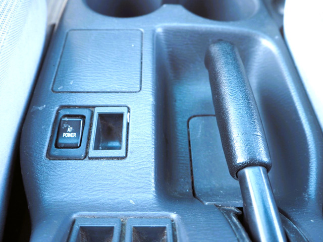 パワーモード付で雪でも安心な4WDです。誰でも乗れるオートマ、エアコンとパワステ付き、車は1台限りで気になりましたら、見学、商談のご予約はお電話にて承らせて頂きます。予約は09046440671迄、