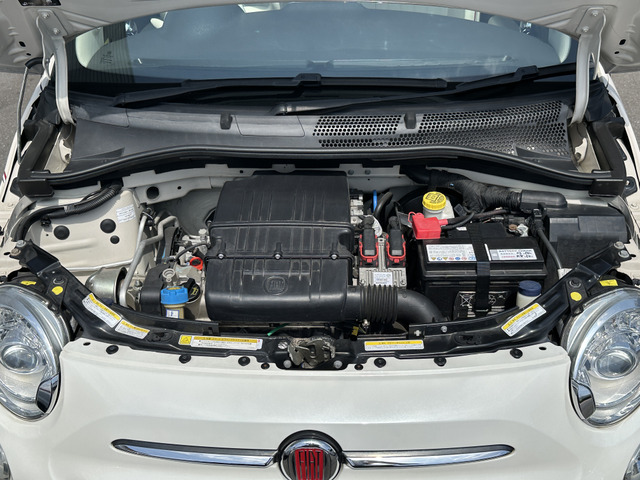 【エンジンルーム】当社自慢の仕上げ!外装の磨き、エンジンルームクリーニング・室内清掃済みのお車です。高品質洗浄の車両を是非お客様の目でご確認下さい。