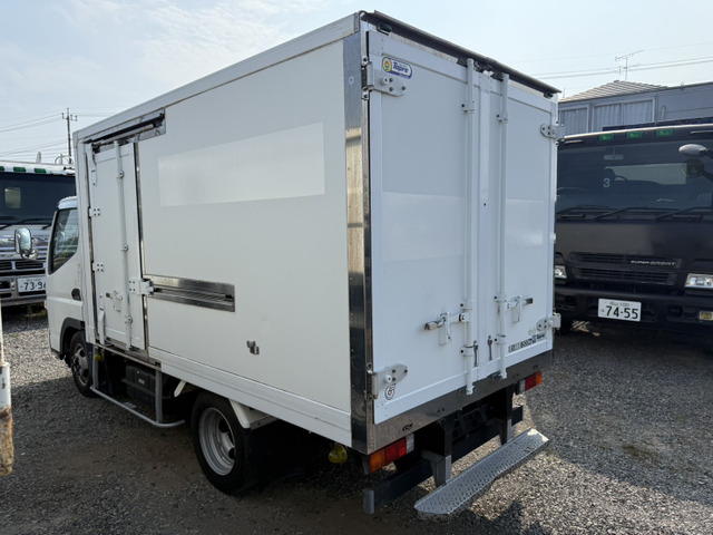 キャンターガッツ冷蔵冷凍車