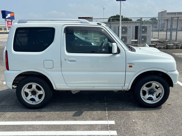 軽自動車・コンパクトカーをはじめ、商用車に至るまで、幅広く車種をご用意しております。