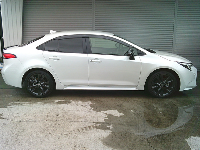 カローラ1.8 ハイブリッド W×B