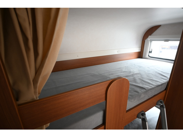 ��i�x�b�h�͏㉺�Ƃ�1950x780�̃T�C�Y�B�A�N�������ɖԌˁA�Ռ��u���C���h�����Ă���B����͏�i�x�b�h�B