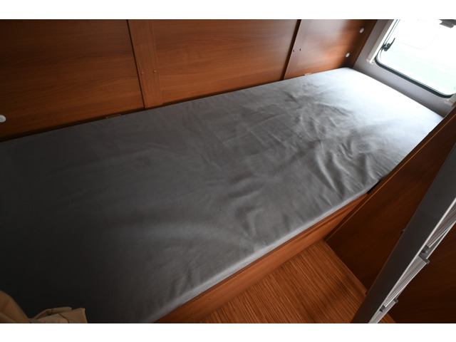 ��i�x�b�h�͏㉺�Ƃ�1950x780�̃T�C�Y�B�A�N�������ɖԌˁA�Ռ��u���C���h�����Ă���B����͉��i�x�b�h�B