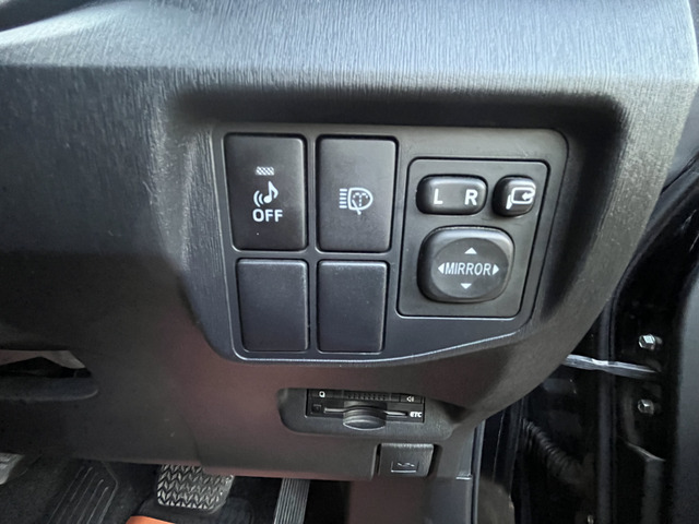 �ԗ��ڋߒʕ񑕒u���    �ԗ��̐ڋ߂����͂̐l�ɒm�点��B        �w�b�h���C�g�E�H�b�V���[�X�C�b�`�������ăw�b�h�����v����     �~���[�i�[����