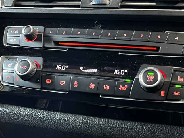 �G�A�R������p�l��/�����I�ɑ��삪���₷���{�^���z�u�ƂȂ��Ă��܂�!�I�[�f�B�I������ȒP�ł�!