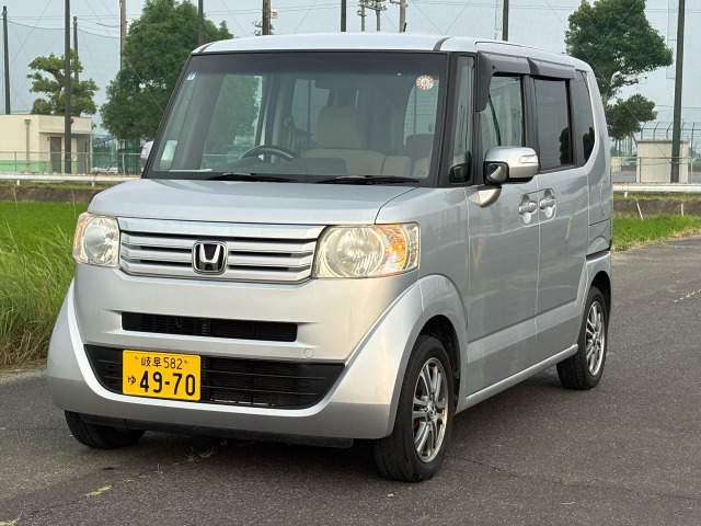 ホンダ NBOXカスタム シルバー(銀色)の中古車一覧｜中古車検索