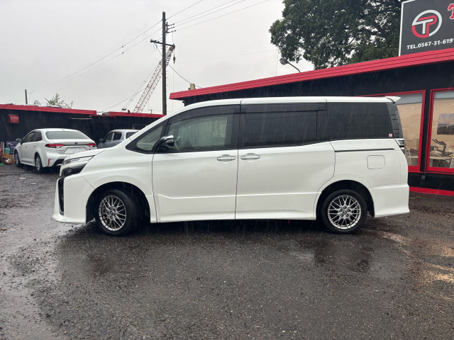 ヴォクシー1.8 ハイブリッド ZS 煌II