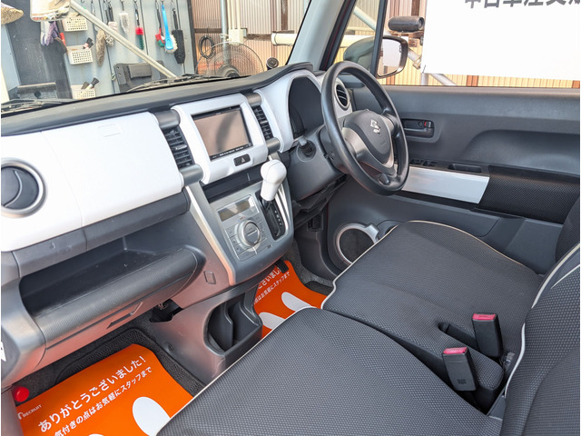 フロント周りのガラスが大きいので車内は明るく開放感があるのが特徴です。このような造りも気持ち良く運転ができるポイントなのです。