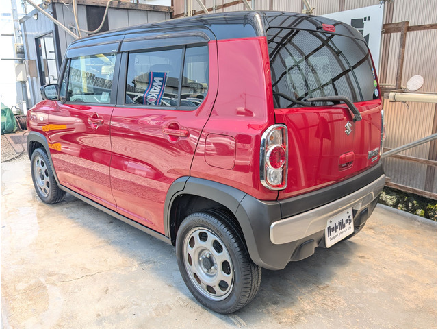 前後バンパーやフェンダーに取り付けられた黒い樹脂部分には専用のコーティング剤を当店にて塗布しておりますので自然な艶感を出してます。