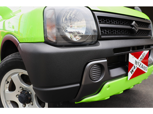 フロントバンパーは、ラプターライナー×グレーメタリック×ライムグリーンの三色塗分けで、人とはかぶらないオリジナル感が魅力的♪