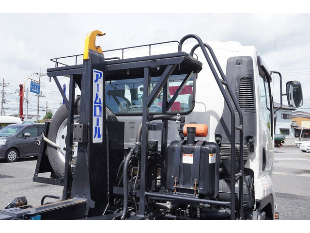 �V�Ԓ����������Ă���܂��B���g�p�̎ԂȂǂ����Ŕ[���������g���b�N����������u���Ă���܂��̂ł������������B