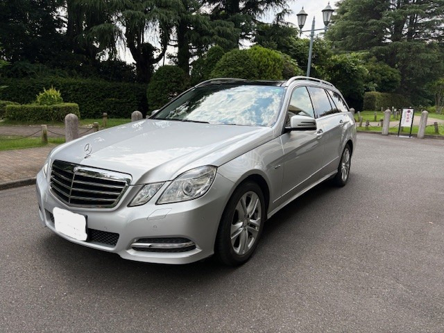 メルセデス・ベンツ Eクラスステーションワゴン シルバー(銀色