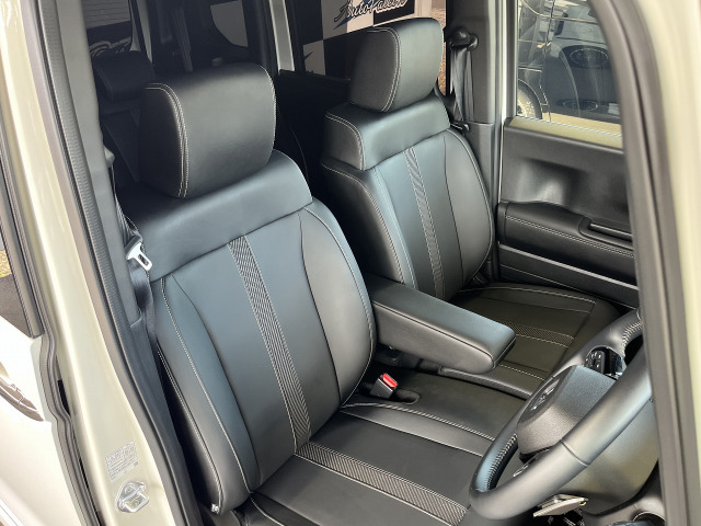 弊社ではお好みのフロアマット・LEDルームランプなどご希望があれば当店スタッフまで☆