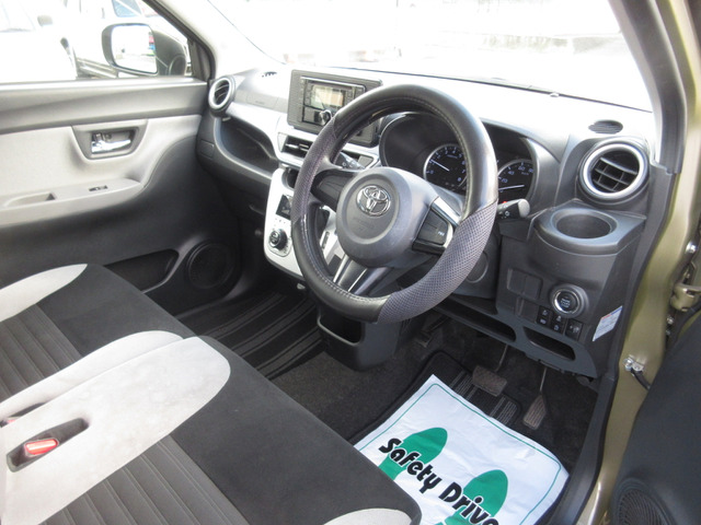 内装はキズ汚れの少ない、とても綺麗な車です。