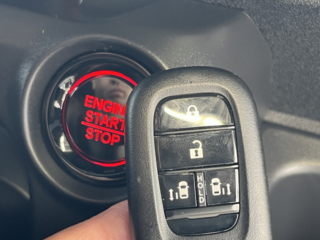 プッシュスタート&スマートキー☆ バックやポケットに入れておいても、施錠やエンジンスタート可能!!